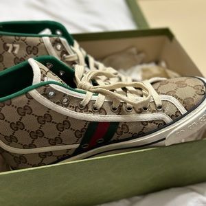 Woman’s Gucci high top tennis 1977